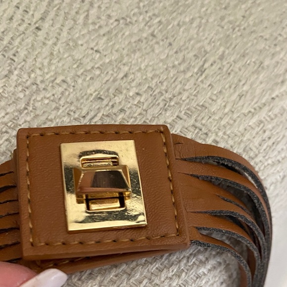 BCBG MAX AZRIA Layered Leather and Gold Tone Chain Necklace EUC - Picture 4 of 11